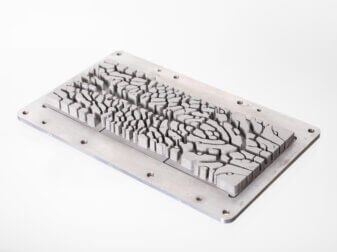 A cold plate with 6.9% better thermal performance, 31% reduction in pressure loss and 68% decrease in weight, thanks to Ricoh 3D and ToffeeX.